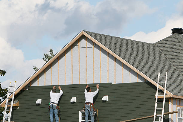 Professional Siding technician working in Silver Spring, MD